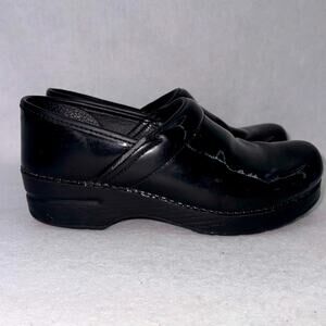Women’s Black Patent Leather Professional Dansko Clogs Slip-On size 38 (7.5-8)